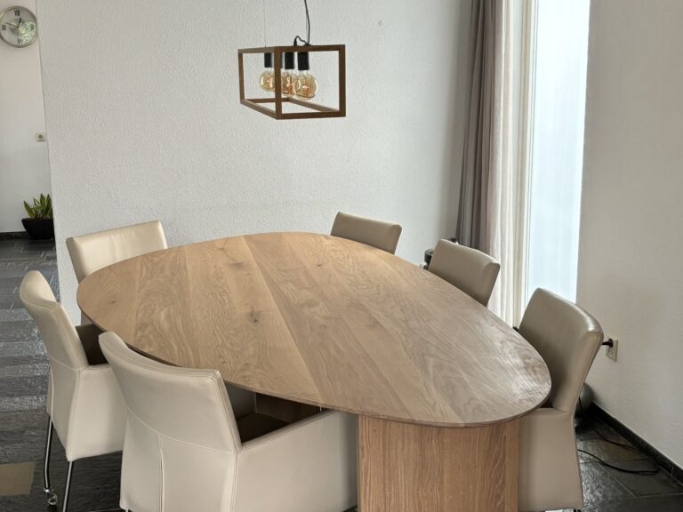 Maatwerk ovale eettafel in eiken